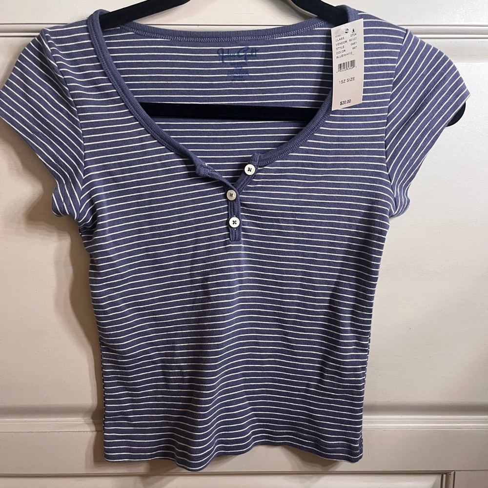 NEW WITH TAGS NEVER WORN BRANDY MELLVILLE BUTTON UP SHIRT